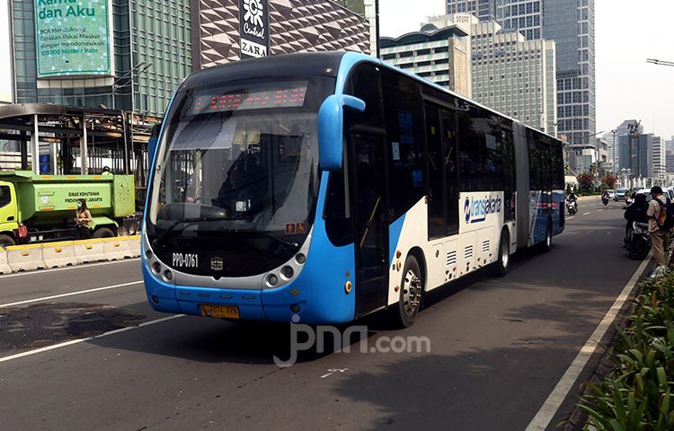 Banjir Jakarta Rute Transjakarta Terganggu Cek Info Terbaru – Aksara Lokal Banjir Jakarta: Rute Transjakarta Terganggu, Cek Info Terbaru!