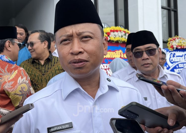 Meja Kursi SMPN 3 Depok Tuntas Berkat CSR Bank BJB