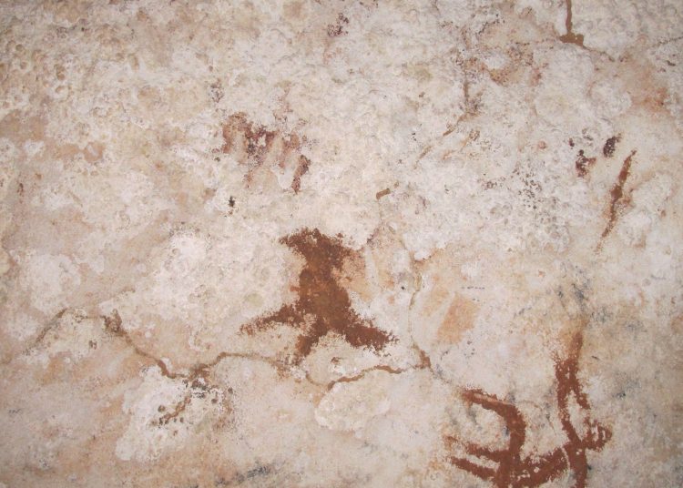 Menggemparkan! Lukisan Gua Tertua Dunia 67.800 Tahun di Sulawesi