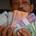 Mengapa nilai tukar rupiah anjlok ke rekor terendah sepanjang masa?