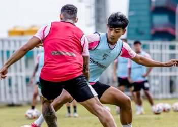 Bernardo Tavares Simpan Kartu Line Up Persebaya vs PSIM Misterius – Aksara Lokal Bernardo Tavares Simpan Kartu! Line Up Persebaya vs PSIM Misterius