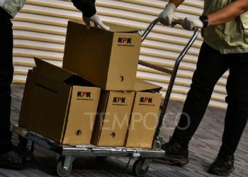 KPK Sita Catatan Keuangan Bupati Pati Bukti Korupsi Terkuak – Aksara Lokal KPK Sita Catatan Keuangan Bupati Pati, Bukti Korupsi Terkuak!