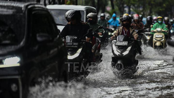 Jakarta dan sekitarnya dilanda banjir istana minta maaf – Aksara Lokal Jakarta dan sekitarnya dilanda banjir, istana minta maaf