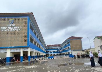 Meja dari Rumah ke Sekolah: Alasan Mengejutkan Siswa Depok