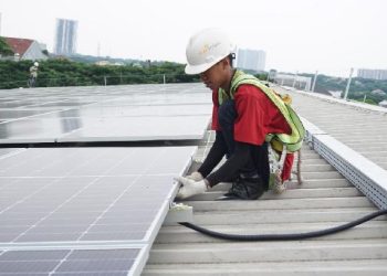 ESDM Dorong 400 MW PLTS Atap, Listrik Rumah Lebih Hemat!