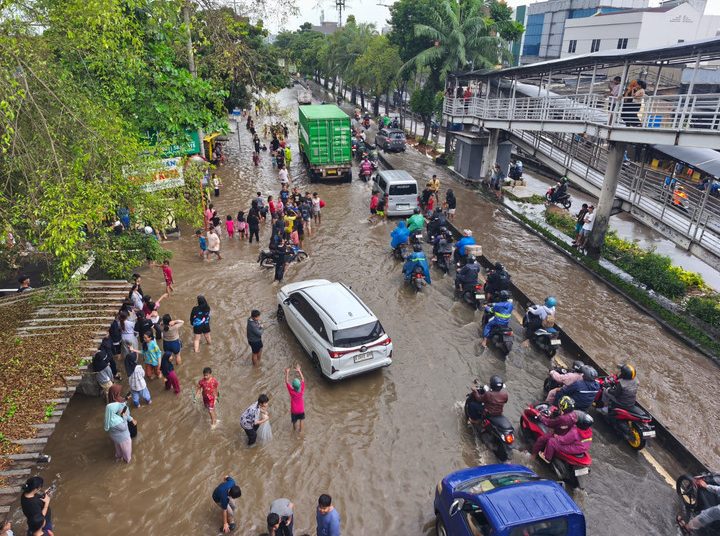 Daan Mogot Normal Lagi: Banjir Surut, Lalu Lintas Lancar