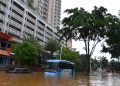 Rute Transjakarta yang dihentikan sementara imbas banjir