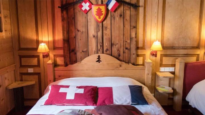 Tidur di Dua Negara Sekaligus Sensasi Unik Hotel Ini – Aksara Lokal Tidur di Dua Negara Sekaligus: Sensasi Unik Hotel Ini