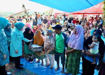 Ketum TP PKK Pusat Tri Tito Karnavian salurkan bantuan ke Aceh Tamiang