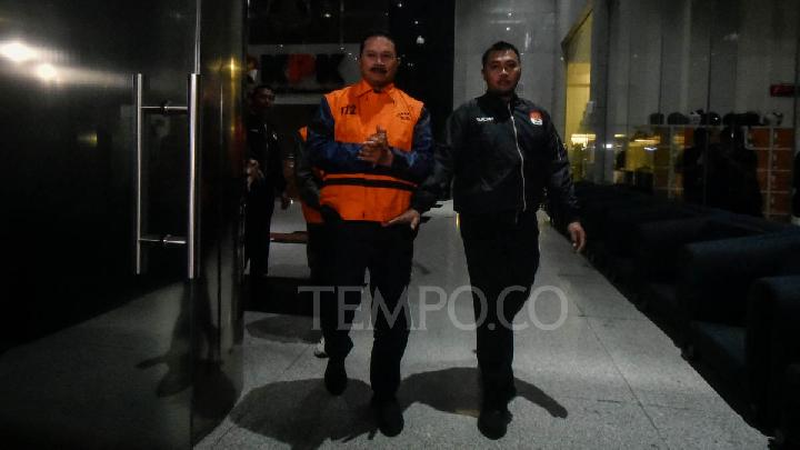 KPK Geledah Kantor DPMPTSP Madiun Kasus Maidi Terkuak – Aksara Lokal KPK Geledah Kantor DPMPTSP Madiun, Kasus Maidi Terkuak