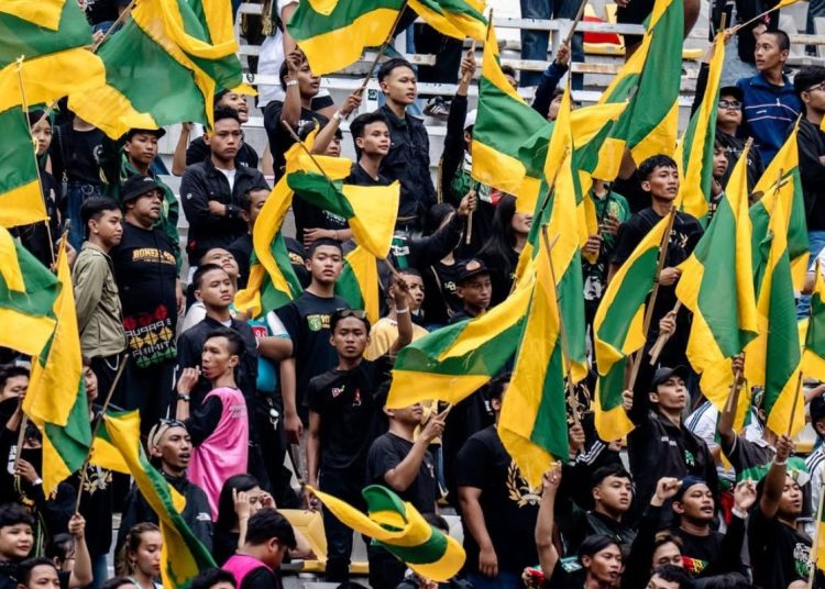 Persebaya vs Dewa United: Tiket Ludes, GBT Merah Membara!