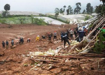 Longsor Cisarua: Lumpur Maut Mengubur Desa