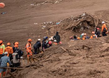 Longsor Cisarua 27 Jiwa Melayang Trauma Mendalam – Aksara Lokal Longsor Cisarua: 27 Jiwa Melayang, Trauma Mendalam