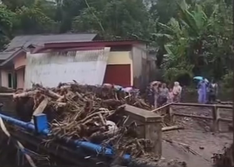 Banjir Bandang Pemalang 2 Tewas 1 Hilang Misterius – Aksara Lokal Banjir Bandang Pemalang: 2 Tewas, 1 Hilang Misterius