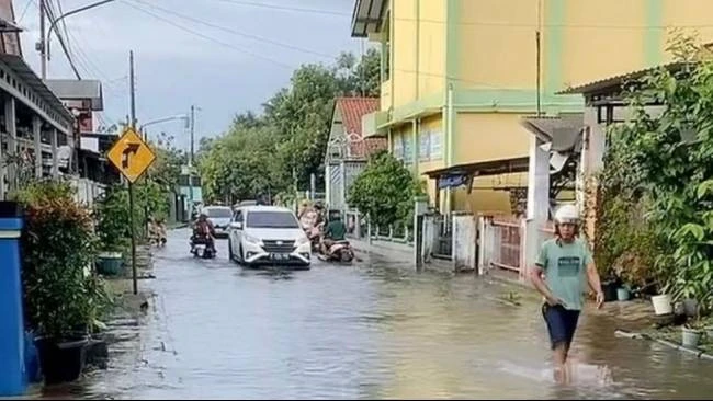 13 Wilayah Batang Diterjang Banjir dan Longsor Ribuan KK Terdampak – Aksara Lokal 13 Wilayah Batang Diterjang Banjir dan Longsor, Ribuan KK Terdampak