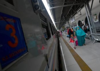 Kereta Madiun Aman! Perjalanan Lancar Meski Banjir Pekalongan.