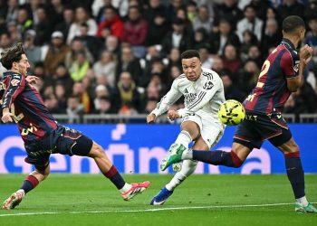Madrid Buntu Lawan Levante: Babak Pertama Tanpa Gol