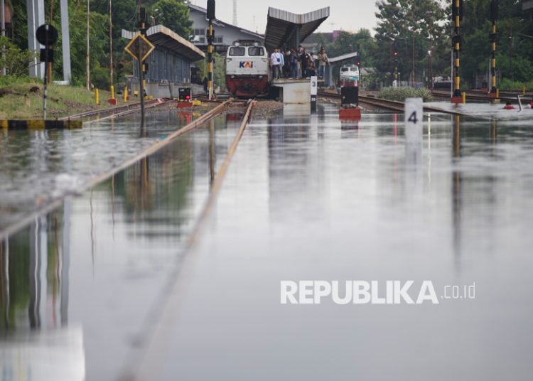 Banjir Pekalongan Kemenhub Kirim KA Penolong Darurat – Aksara Lokal Banjir Pekalongan: Kemenhub Kirim KA Penolong Darurat