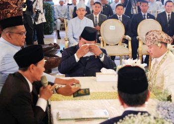 Tangis Haru Presiden Prabowo Jadi Saksi Nikah Sespri Agung Surahman