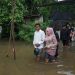 Viral Foto Pengantin Pekalongan Tetap Menikah di Tengah Kepungan Banjir