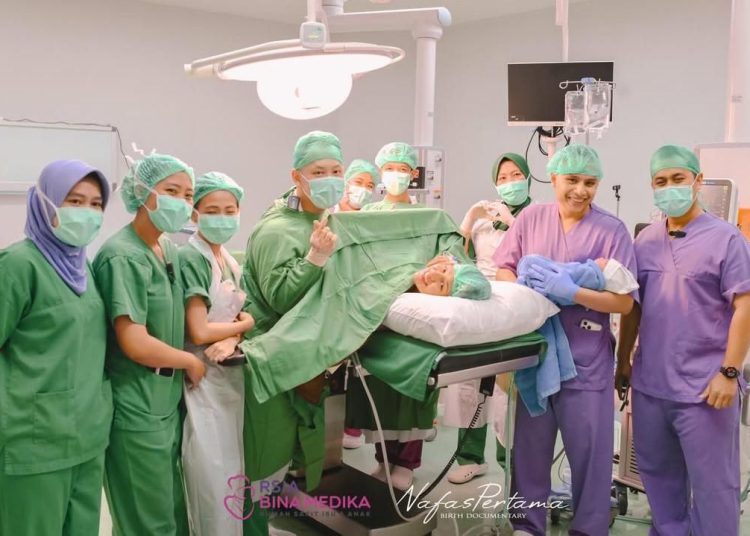 Bikin Haru 7 Potret Susan Sameh Melahirkan Anak Pertama – Aksara Lokal Bikin Haru! 7 Potret Susan Sameh Melahirkan Anak Pertama