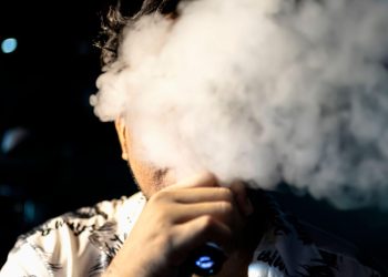 Singapura Hukum Cambuk Pengguna Vape, Indonesia Jadi Tempat Pelarian