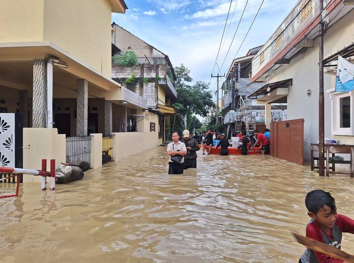 Banjir Karawang 12 Kecamatan 26 Desa Terendam – Aksara Lokal Banjir Karawang: 12 Kecamatan, 26 Desa Terendam!