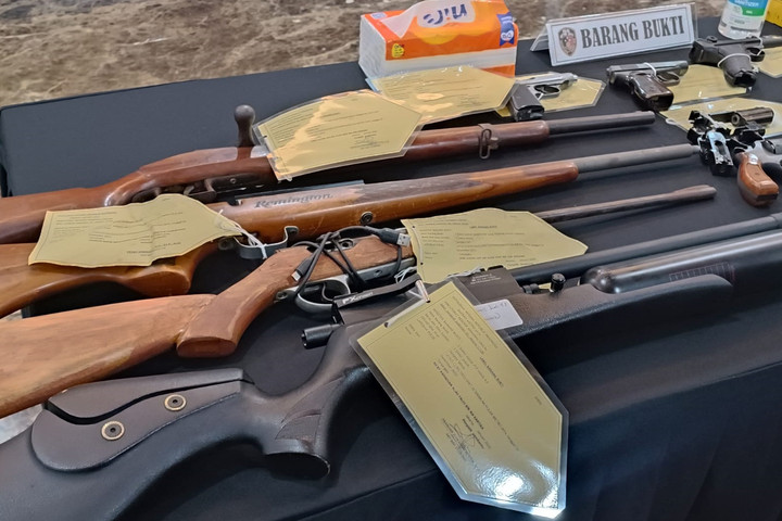 Terbongkar Polisi Ringkus Sindikat Penjual Senjata Api Rakitan Ilegal – Aksara Lokal Terbongkar! Polisi Ringkus Sindikat Penjual Senjata Api Rakitan Ilegal