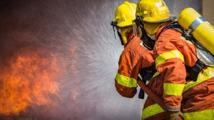 Kebakaran Hebat Kembali Melanda Galangan Kapal PT ASL Batam – Aksara Lokal Kebakaran Hebat Kembali Melanda Galangan Kapal PT ASL Batam