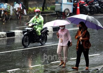 Ancaman Cuaca Ekstrem: Hujan, Petir, Gelombang Tinggi Hari Ini