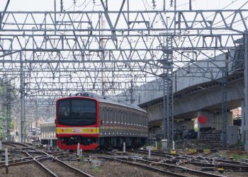 Diduga Kelelahan, Penumpang KRL Mendadak Pingsan di Stasiun Matraman