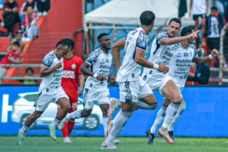 Drama 6 Gol Dipta Semen Padang Tahan Serdadu Dejan Murka – Aksara Lokal Drama 6 Gol Dipta! Semen Padang Tahan Serdadu, Dejan Murka