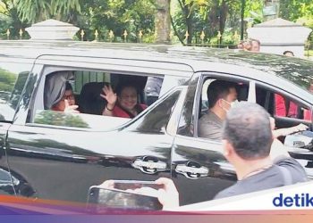 Ultah Megawati di Istana Batutulis, Disesaki Mobil Mewah