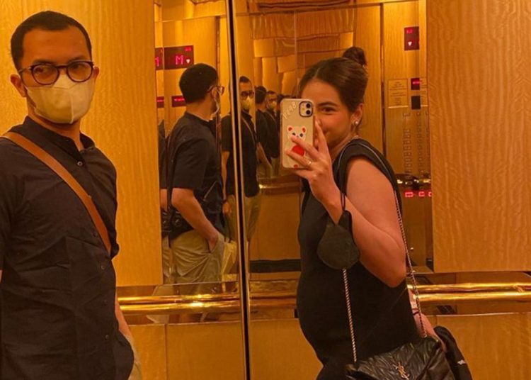 Chelsea Islan Hamil! Pamer Baby Bump, Anak Pertama Rob Clinton