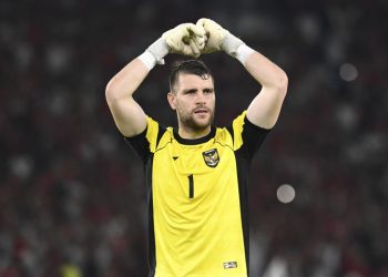 Dirut Ajax Akui: Maarten Paes Kiper yang Kami Incar!
