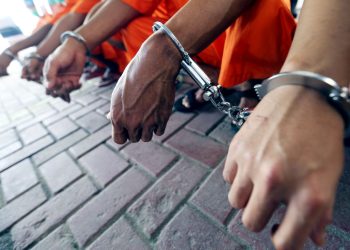 Tak kapok, residivis bandar narkoba dan 3 pengguna sabu-sabu di Surabaya ditangkap