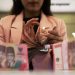 Rupiah menguat ke Rp 16.825 per dolar AS di tengah hari ini (16/2), yen anjlok