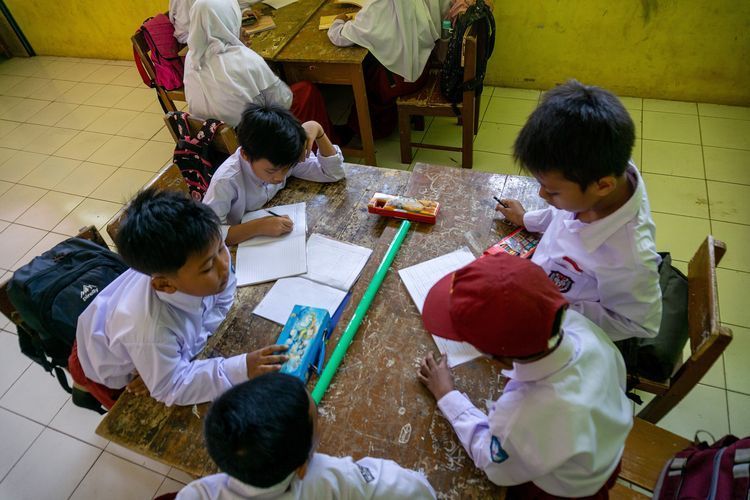 Psikolog Keamanan Emosional Kunci Anak Bahagia Sukses di Sekolah – Aksara Lokal Psikolog: Keamanan Emosional Kunci Anak Bahagia & Sukses di Sekolah