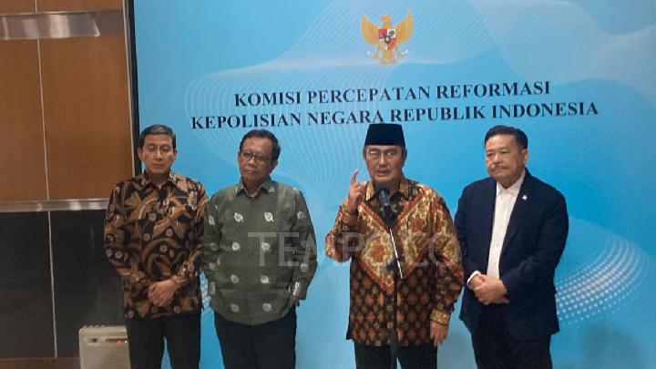 Jimly Tegas Bongkar 30 Aturan Kunci Reformasi Polri – Aksara Lokal Jimly Tegas: Bongkar 30 Aturan Kunci Reformasi Polri!