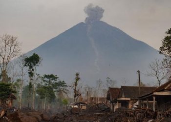 Badan Geologi Ungkap Penyebab Awan Panas Berulang Gunung Semeru