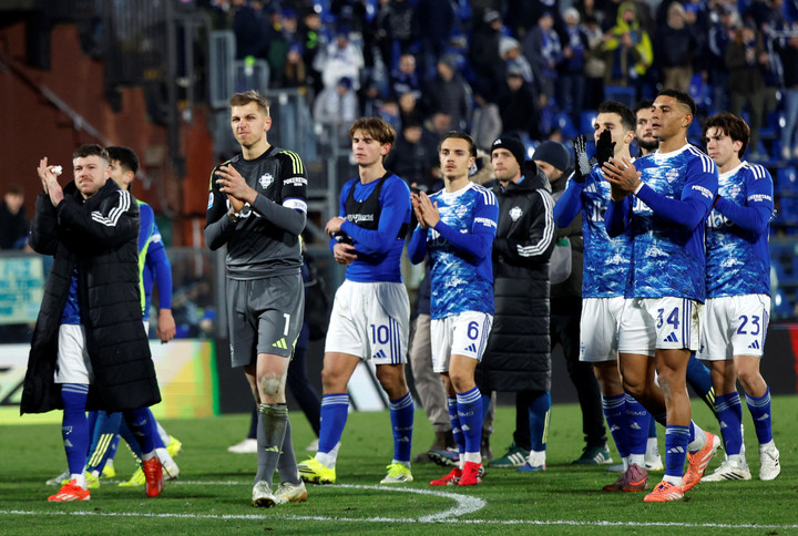 Fiorentina Bungkam Como Kartu Merah Menit Akhir Warnai Laga – Aksara Lokal Fiorentina Bungkam Como: Kartu Merah Menit Akhir Warnai Laga