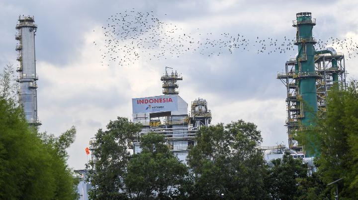 Strategi Pertamina Akhiri Impor Pertamax Avtur Mandiri Energi – Aksara Lokal Strategi Pertamina: Akhiri Impor Pertamax & Avtur, Mandiri Energi!