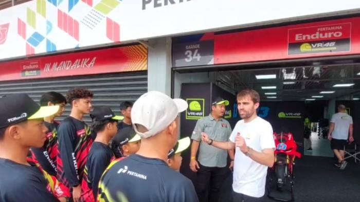 Rossi Murid VR46 Taklukkan Mandalika Aksi Spektakuler – Aksara Lokal Rossi & Murid VR46 Taklukkan Mandalika: Aksi Spektakuler!