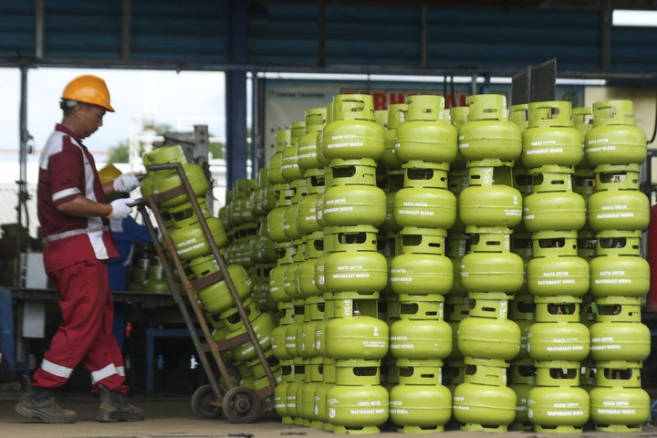 Pertamina Usul Jatah LPG 3 Kg Dibatasi 10 Tabung Sebulan – Aksara Lokal Pertamina Usul Jatah LPG 3 Kg Dibatasi 10 Tabung Sebulan