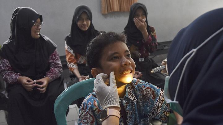 Orang Tua Wajib Tahu Menkes Gigi Hipertensi Ancam Anak – Aksara Lokal Orang Tua Wajib Tahu! Menkes: Gigi & Hipertensi Ancam Anak