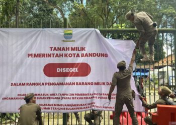 Bandung Zoo Disegel! Izin Kebun Binatang Dicabut.