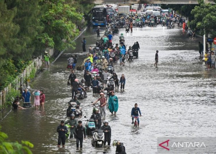 BMKG: Kalsel Diguyur Hujan Ekstrem Sepekan, Waspada Bencana!