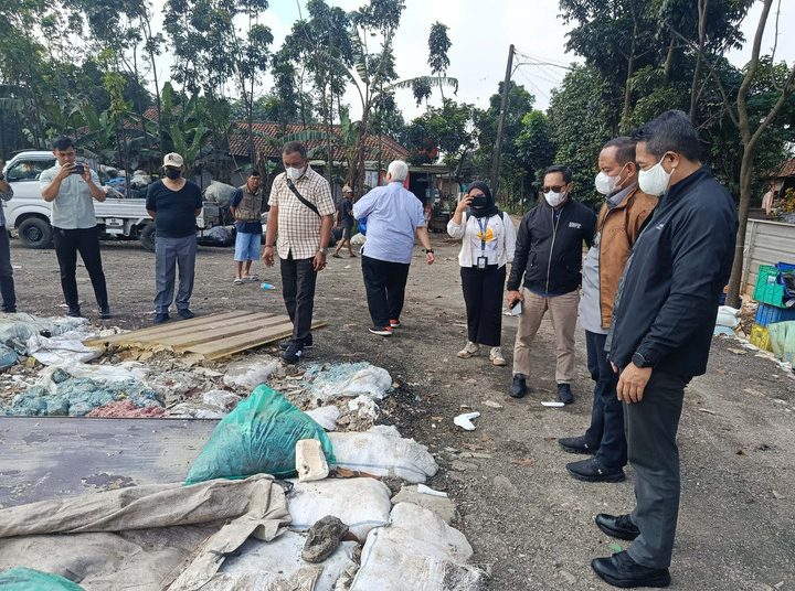 Setu Bekasi Geger! Polisi Temukan 21 Karung Uang Cacah