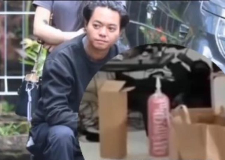 Reza Arap Geger Tabung Pink Terkuak Awkarin Vlog Dihapus – Aksara Lokal Reza Arap Geger! Tabung Pink Terkuak, Awkarin: Vlog Dihapus?