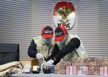 Terungkap! FOTO Tumpukan Uang OTT Bea Cukai, Fantastis!